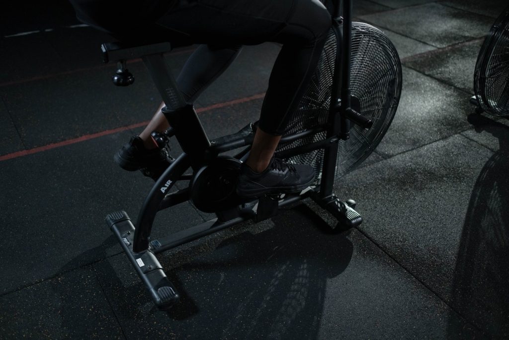 Vélo d'appartement pour perdre 1 kg