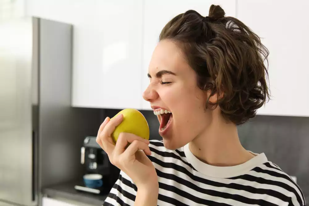manger une pomme le soir